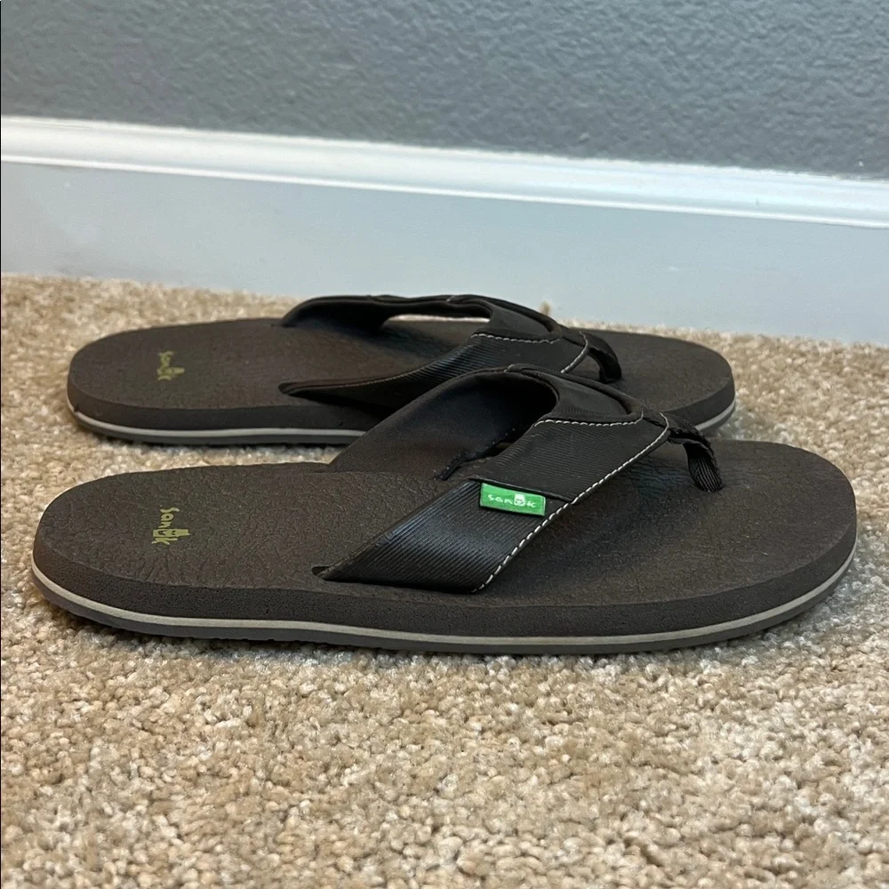 Sanuk Root Beer Cozy Flip Flops Boy’s Size 4/5